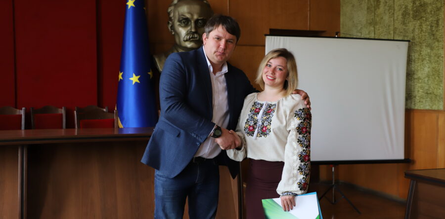 ПОПОВНЕННЯ ЛАВ ДЕРЖАВНИХ СЛУЖБОВЦІВ