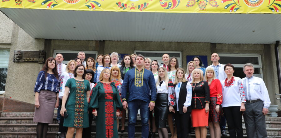 ОДЯГНІМО ВИШИВАНКУ РАЗОМ!