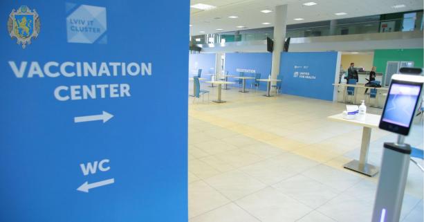До Центру вакцинації у Львові курсуватиме безкоштовний транспорт. Графік руху