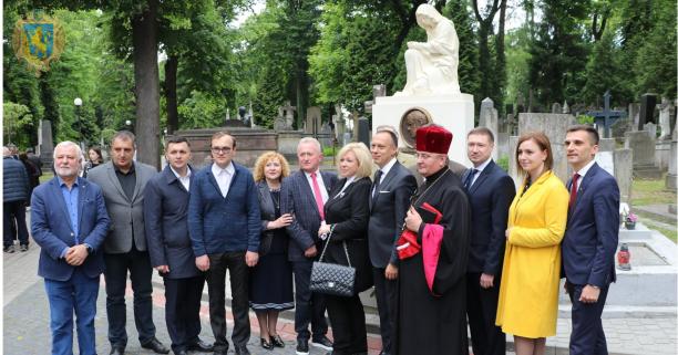 На могилі Мирослава Скорика на Личакові відкрили пам’ятник