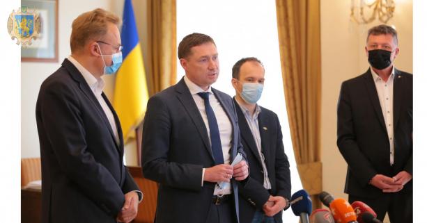 “Важливо, що бізнес вкладає кошти у розвиток області”, – Максим Козицький про приватизацію колишньої колонії на Хуторівці