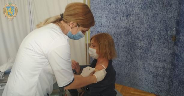 За вихідні у Центрах вакцинації провакцинували понад 4 тисячі осіб