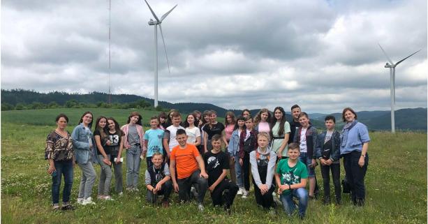 Понад 200 учням з Львівщини провели пізнавальну екскурсію на вітровій електростанції
