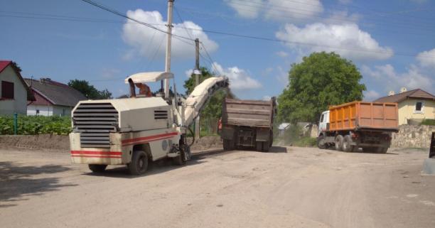 На автомобільній дорозі Випучки-Рудники розпочали ремонтні роботи