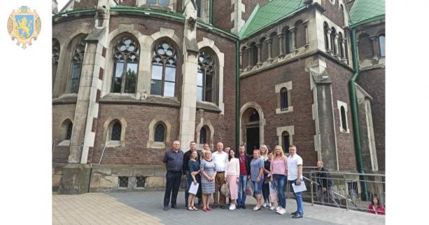 Два десятки мешканців області пройшли курс підготовки до усиновлення