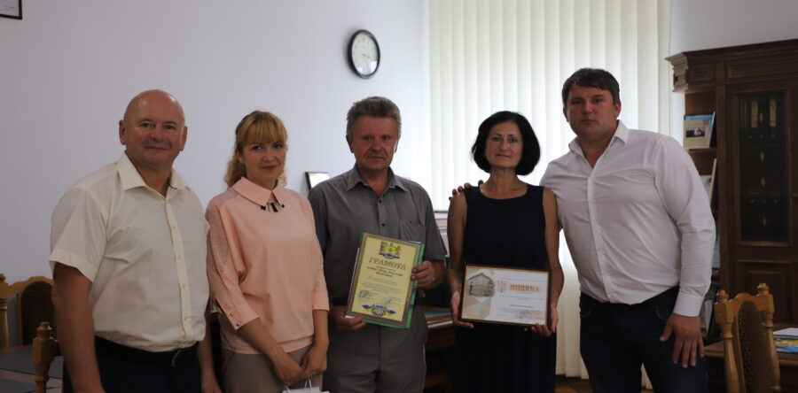 Керівники району привітали державних реєстраторів та архітектора з професійним святом