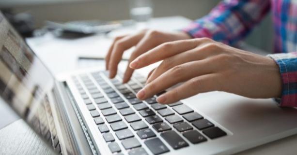 Які електронні сервіси від ДПС може використати платник податків для отримання ліцензії?