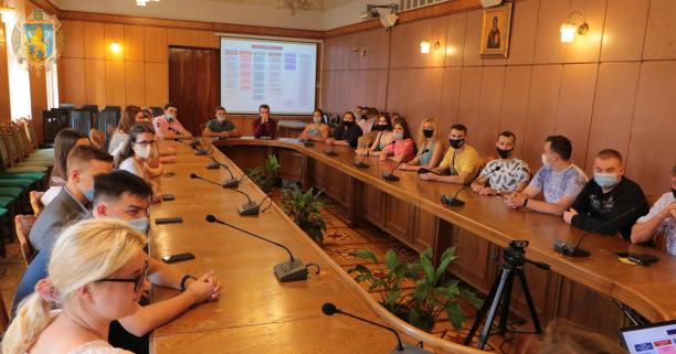 Студенти з Луганщини з екскурсією відвідали Львівську облдержадміністрацію