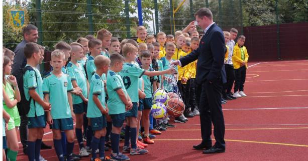 У Мостиськах відкрили спортивний майданчик вартістю майже 3 млн гривень