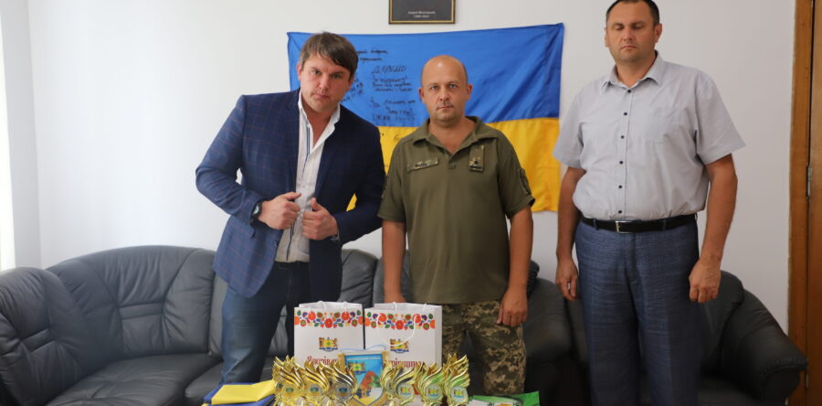 Яворівська РДА та районна рада передали на схід військовослужбовцям 24 ОМБр подарунки
