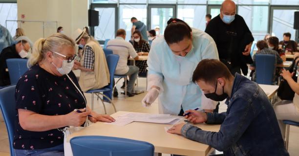 Вчора в області провакцинували 4838 осіб, з них 2933 – у центрах вакцинації