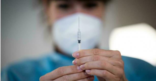 Іноземці та особи без громадянства можуть вакцинуватися від COVID-19 в Україні