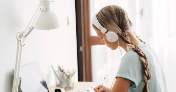 «Невакциновані» школи переводять на віддалене навчання