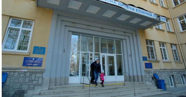 В «ОХМАТДИТі» на лікуванні перебувають 40 дітей з коронавірусом