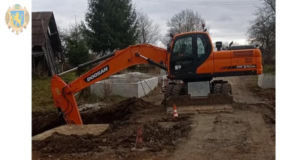 Дорожники ремонтують міст поблизу Тур’є