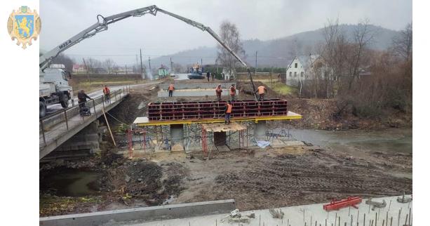 Триває ремонт моста на дорозі Мшанець-Стрілки