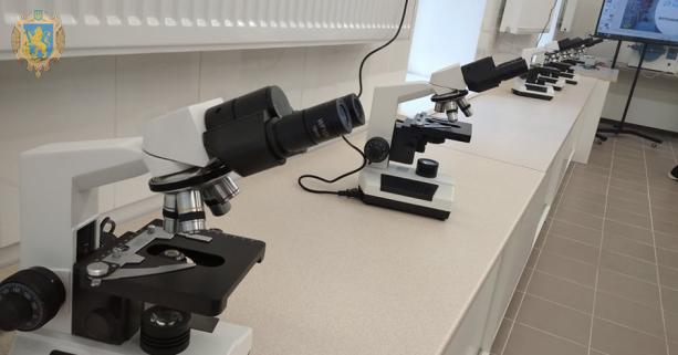 У Tech StartUp School запрацювала біотехнологічна лабораторія