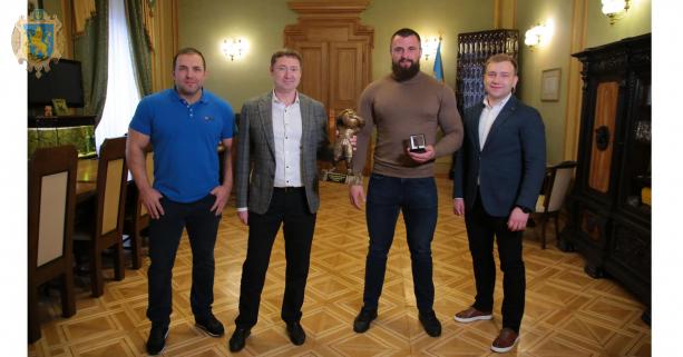 Максим Козицький привітав Павла Кордіяку з перемогою на світових Іграх стронгменів