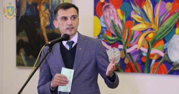 На виставці ”Осінній салон ”Високий замок” презентували твори відомих митців