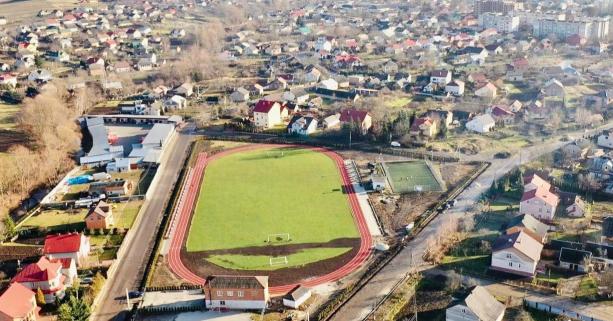 У Мостиськах завершують реконструкцію стадіону