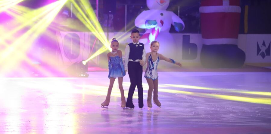 На Льодовій арені у Новояворівську представили шоу “Зимова казка”