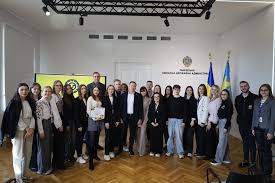 Максим Козицький вручив 18 сертифікатів учасникам програми «Молодь в дії»