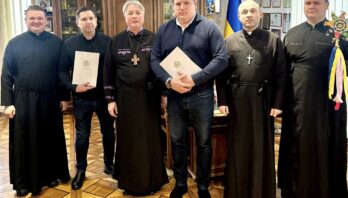 Сьогодні з колядою до військової адміністрації завітали отці парафії Успення Пресвятої Богородиці села Страдч на чолі з отцем Іваном Колтуном