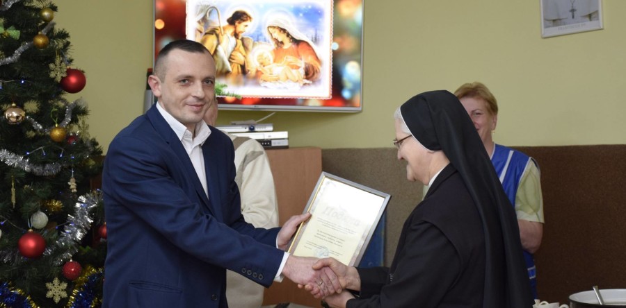 У Яворові для людей похилого віку влаштували святковий обід