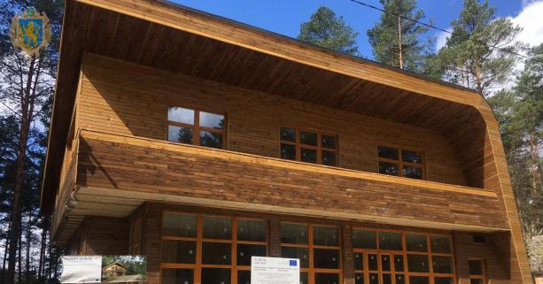 На Яворівщині тривають роботи з будівництва еколого-просвітницького візит-центру