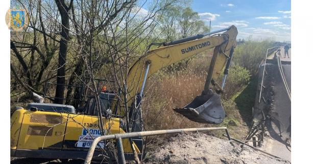 Міст біля Кам’янки-Бузької: для мешканців облаштували пішохідний перехід
