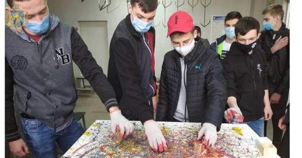 Для учнів кількох шкіл області організували відвідини художнього училища