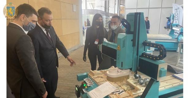 Андрій Годик взяв участь у відкритті XXIII Міжнародної виставки «Деревообробка»