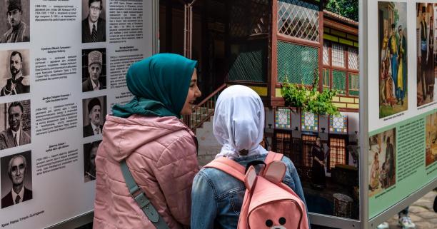 Банерну виставку «Крим. Народ. Історія. Сьогодення» відкрили на площі Музейній у Львові