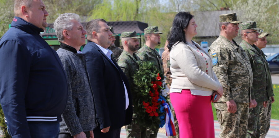 ЗУСТРІЧ ДЕЛЕГАЦІЇ ІЗ СЛОВАЦЬКОЇ РЕСПУБЛІКИ БІЛЯ МЕМОРІАЛУ ПАМ’ЯТІ ВОЇНАМ 24 ОМБр ІМ. КОРОЛЯ ДАНИЛА