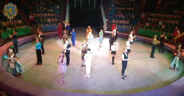 Для сотні дітей соціально незахищених категорій організували циркове дозвілля