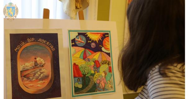 До Дня захисту дітей у Львівській ОДА презентували роботи юних художників