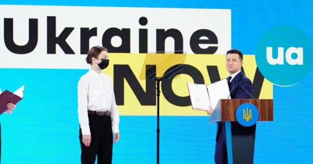 Президент підписав закон про заборону використання пластикових пакетів в Україні