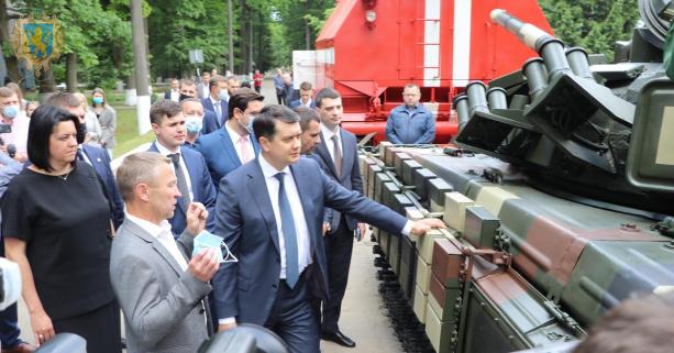 Львівський бронетанковий завод від початку року передав у зону ООС 12 одиниць бронетехніки
