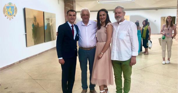 Іван Собко привітав художника Любомира Медведя з відкриттям виставки в честь 80-річчя мистця