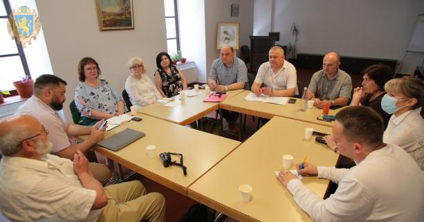 У Львові організували круглий стіл щодо ролі батька у формуванні безпечного середовища для дитини