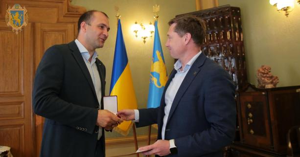 Максим Козицький вручив відзнаки Ради національної безпеки двом військовим медикам із Львівщини