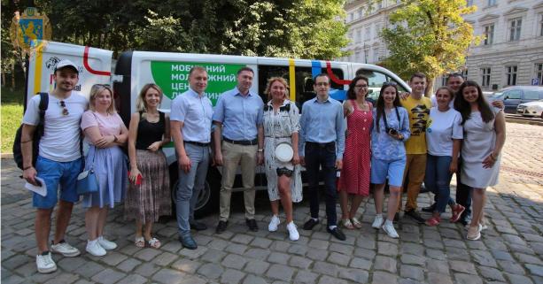 У Львові презентували перший в Україні мобільний молодіжний центр
