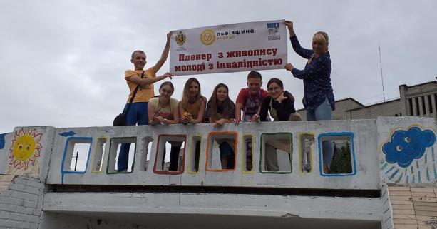 «Маленькі перемоги кожного дня» – у Червонограді провели пленер з живопису для молоді з інвалідністю