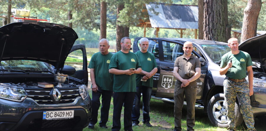 Уряд Німеччини передав Яворівському НПП три автомобілі