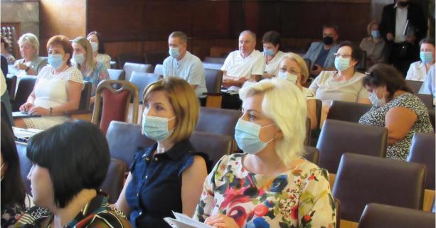 Вакцинація осіб проти COVID-19, які вже перехворіли, є безпечною: підсумки дискусійного клубу від USAID