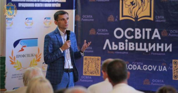 «Вчитель є основоположником формування особистості гідного українця», – Іван Собко привітав освітян напередодні Дня Незалежності