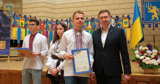 Призерів Міжнародних учнівських олімпіад відзначили грошовими преміями