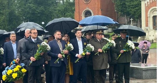 День вшанування пам’яті захисників України: на Личакові відбулися урочисті заходи