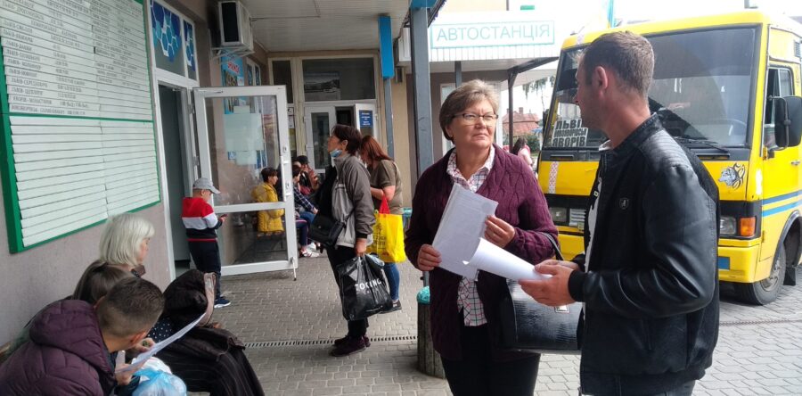 Виїзний захід спеціалістів Яворівської РФ ЛОЦЗ з населенням та роботодавцями міста Яворова.