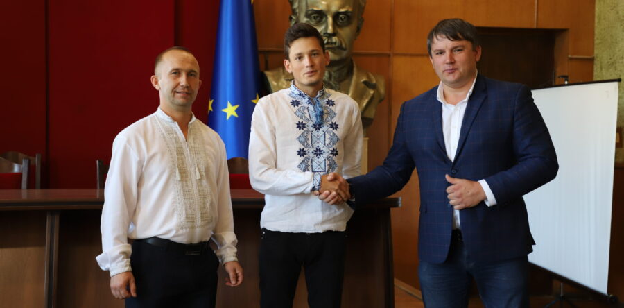 ПОПОВНЕННЯ ЛАВ ДЕРЖАВНИХ СЛУЖБОВЦІВ ЯВОРІВСЬКОЇ РДА